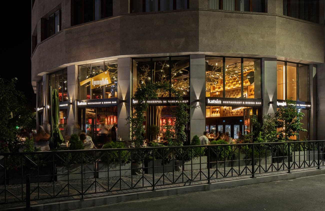 Luxury dining bar designed by IMAGEMAN