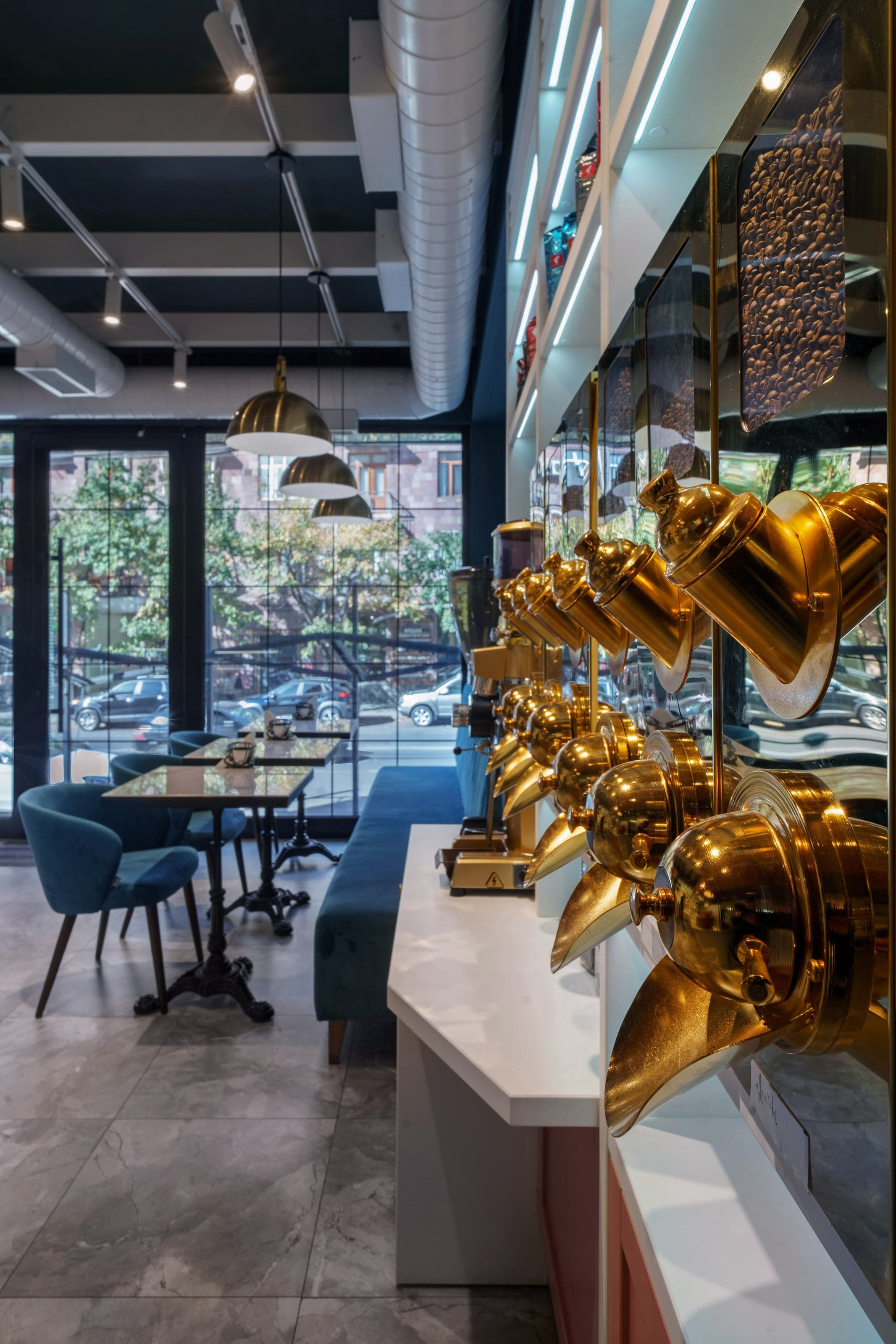 Contemporary café architecture by IMAGEMAN