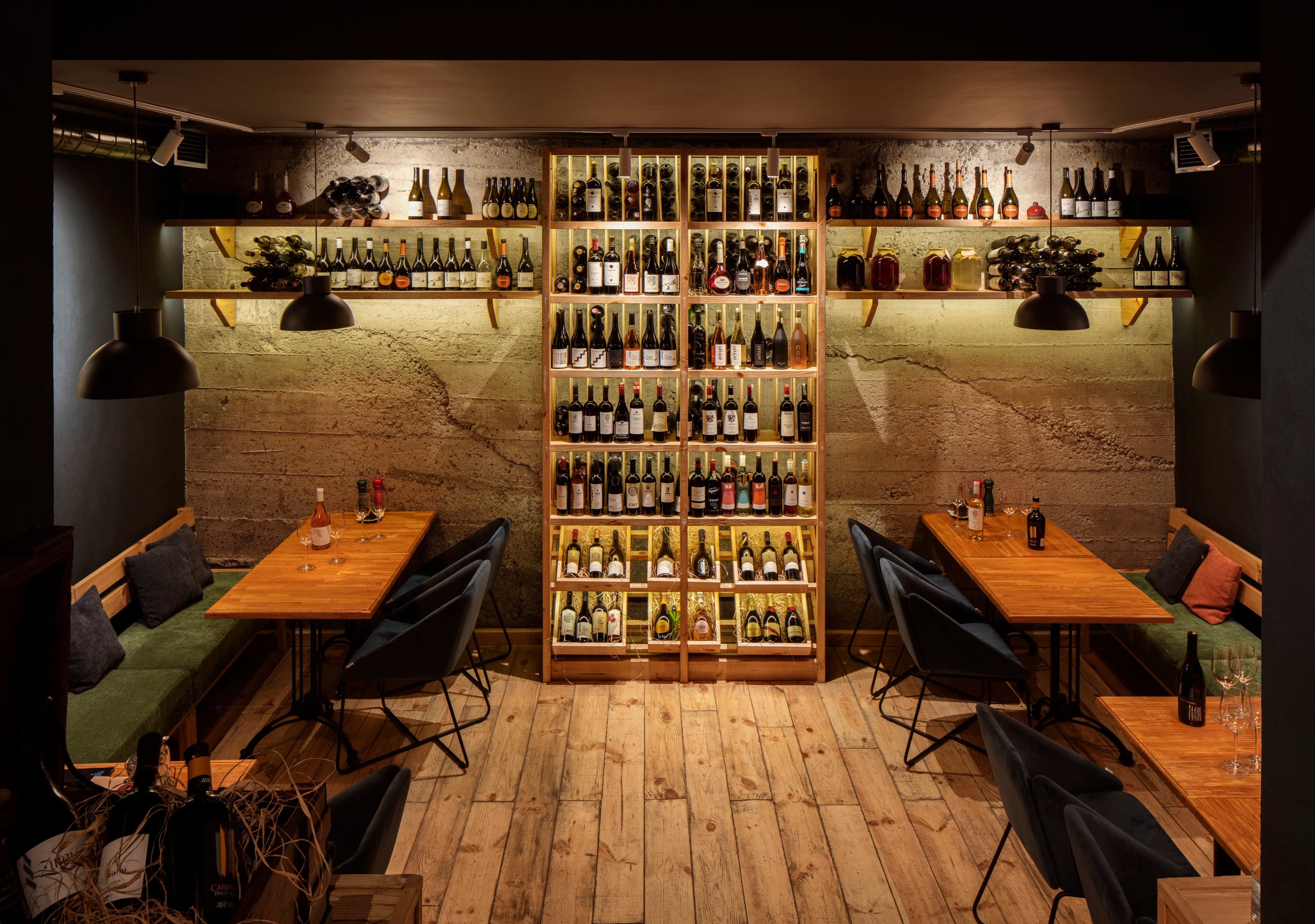 Pomodoro Italian Restaurant designed by IMAGEMAN Studio